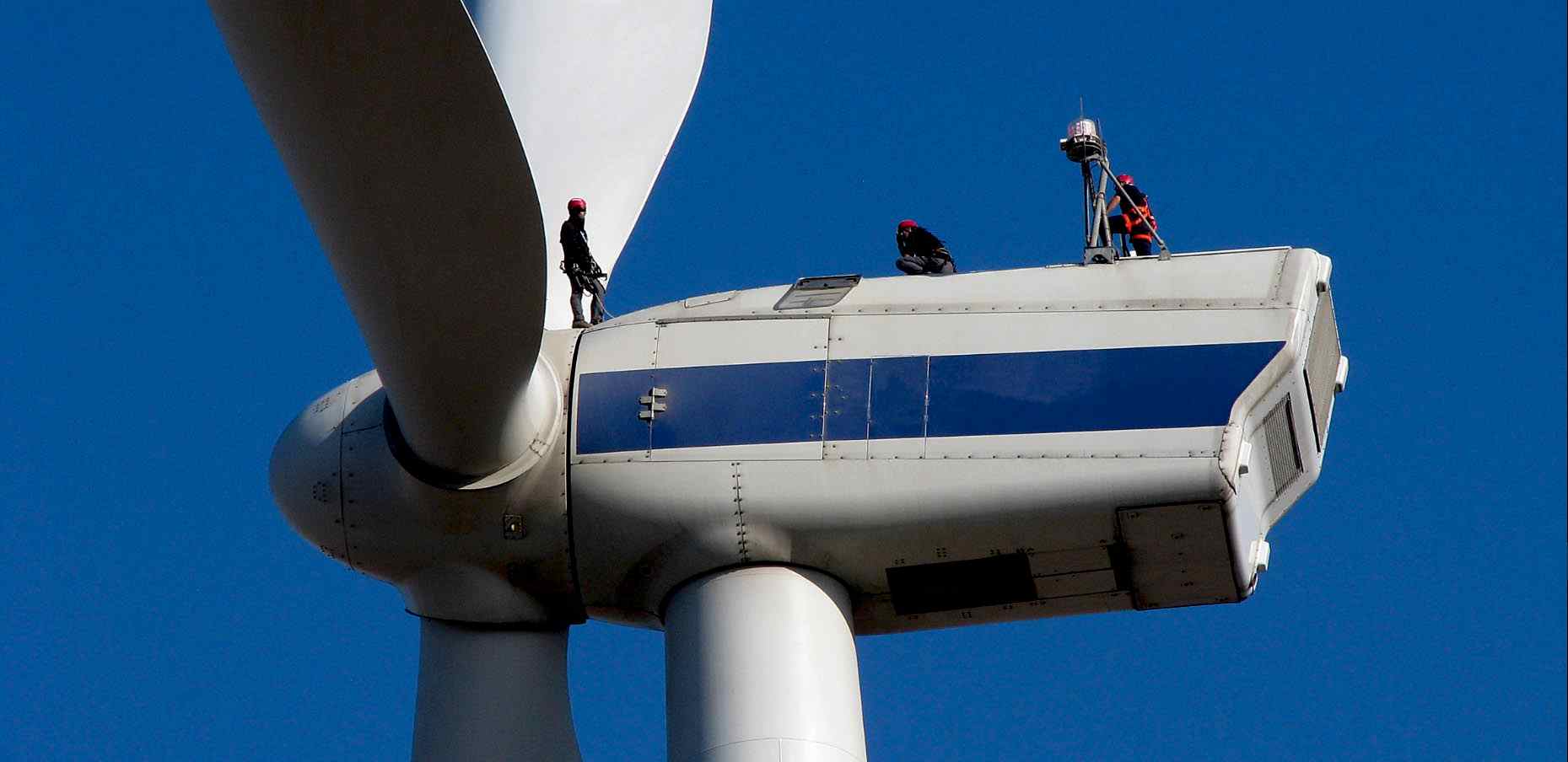 Yüksekte Güvenli Çalışma Eğitimlerimizin temel amacı; yükseklerde ve düşme riskinin olduğu alanlarda çalışacak kişilere, güvenli iş yapabilme yöntemlerini ve ekipmanlarını etkin şekilde kullanabilme becerisi kazandırmaktır.